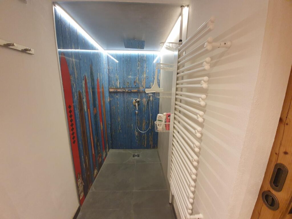 Bild vom Badezimmer (Dusche) in der Ferienwohnung Grand Family im Erdgeschoss