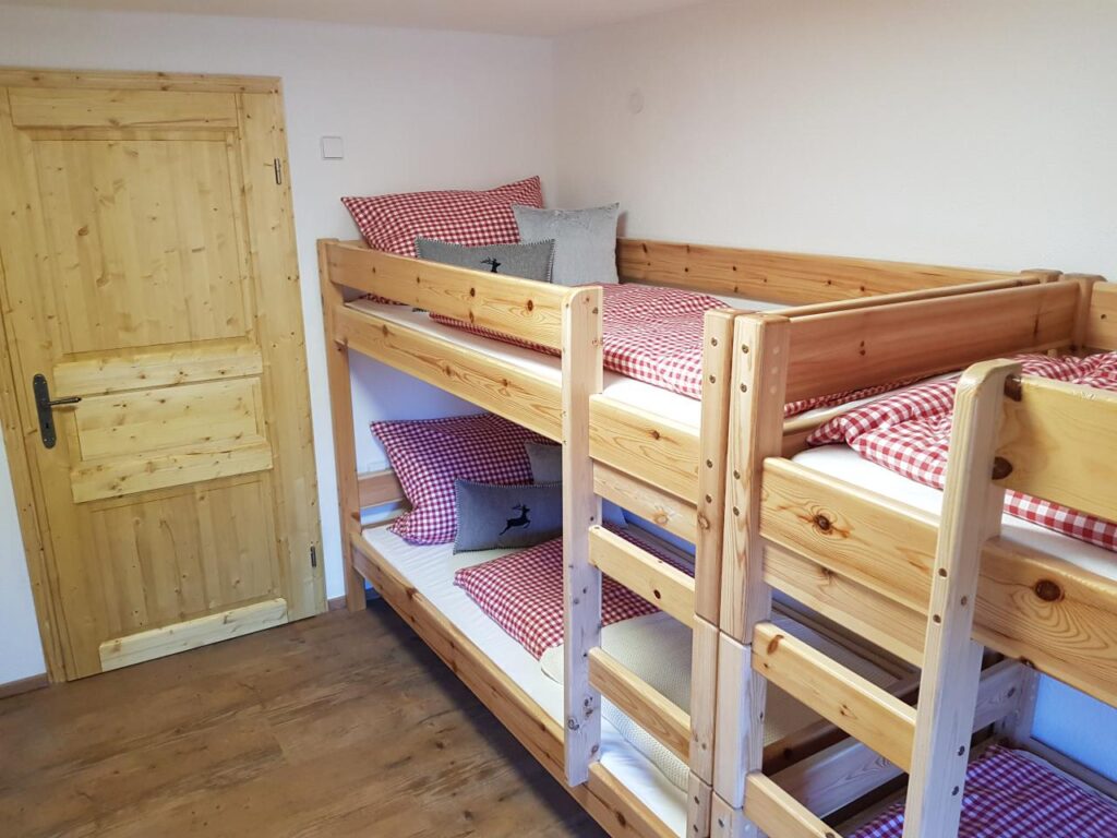 Bild vom Schlafzimmer / Kinderzimmer (4er-Zimmer) Ferienwohnung Grand Family im Obergeschoss