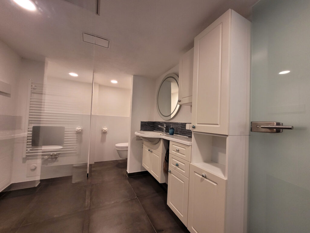 Badezimmer mit Toilette der Ferienwohnung Sweet Home